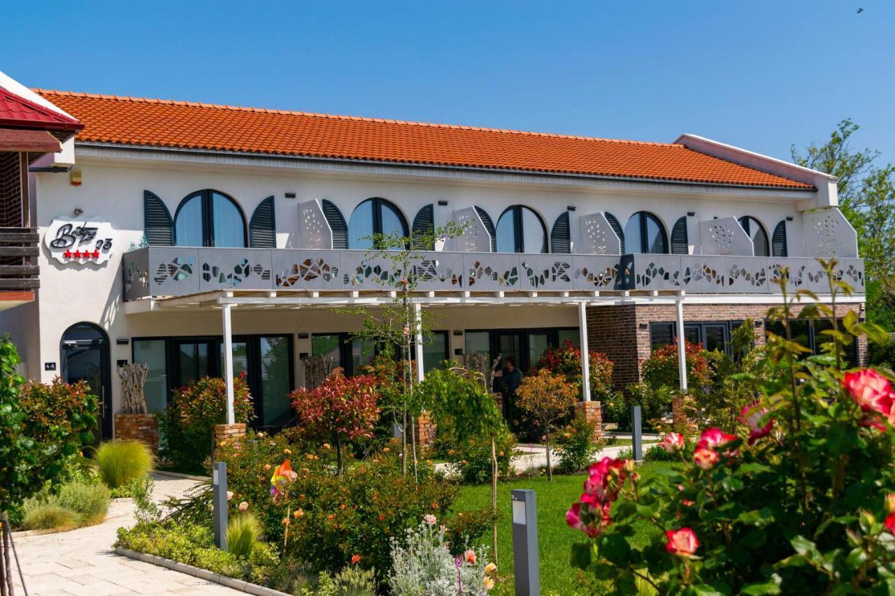 Boutique 23 Hotell Douăzeci şi Trei August Eksteriør bilde