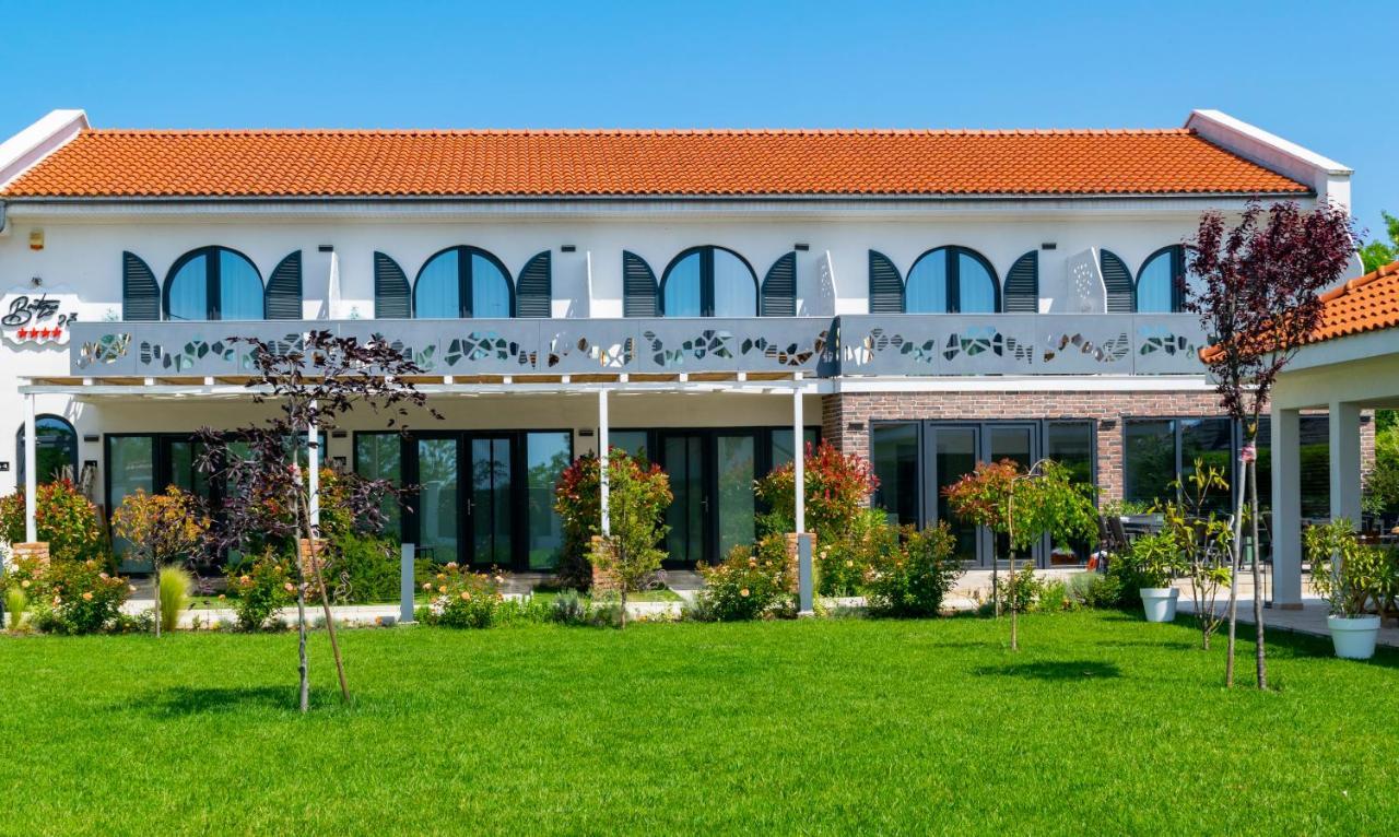 Boutique 23 Hotell Douăzeci şi Trei August Eksteriør bilde